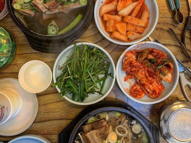 수북한 고기와 뜨끈한 국물! 헛헛한 영혼을 채우는 갈비탕 <strong>맛집</strong> 베스트5