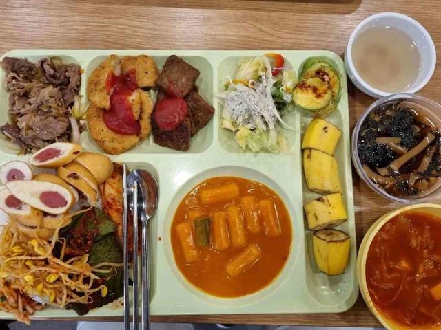 고물가를 극복하는 법, 외부인 출입 가능 구내<strong>식당</strong>