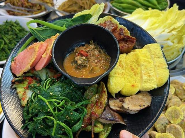 푸짐한 시장 뷔페, 아늑한 마을 <strong>호텔</strong>... 황오동을 아시나요