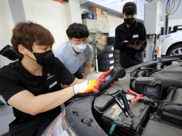 '역대급 폭염·<strong>장마</strong>' 한국앤컴퍼니, 여름철 차량용 배터리 관리 요령