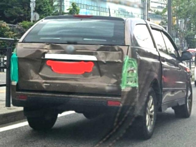 “이런 자동차 처음 본다”.. 도로 위 흉기에 ‘아찔’, 보는 즉시 안하면 큰일..
