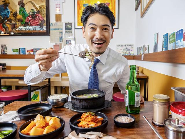 굴<strong>보쌈</strong> 먹고 소주 따는 일본인...한국인 취향저격 ‘깔끔 먹방’ 떴다