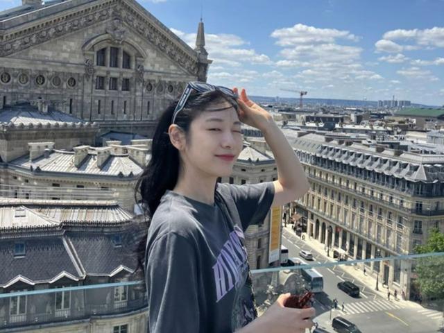 '<strong>고우림</strong>♥' 김연아, 파리서 국위선양 미모…러블리 윙크