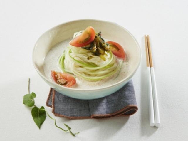 “콩 갈지 마세요” 우유로 뚝딱 만드는 ‘우유 냉국수’