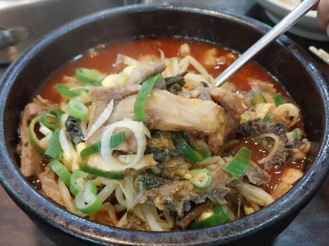 진한 국물·<strong>고기</strong> 듬뿍 양평원조신내서울해장국