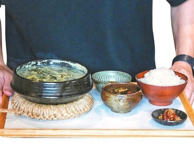하루 50명만 맛볼 수 있는 <strong>미역국</strong>…외국인도 줄서는 밥집