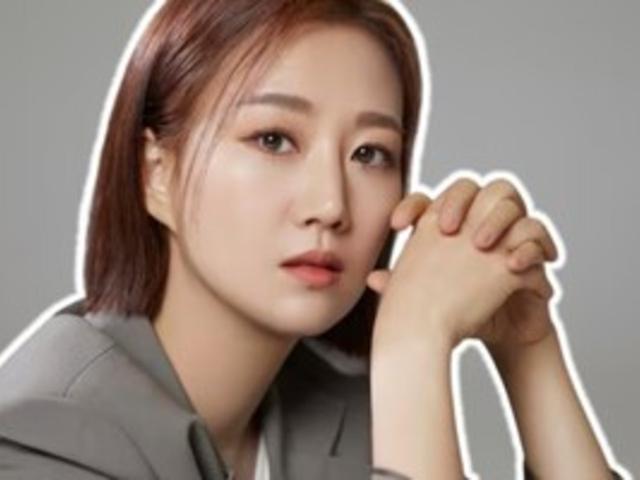 "립싱크 논란에 티켓 판매 부진까지" 장윤정, '극구 부인' <strong>입장문</strong> 보니...