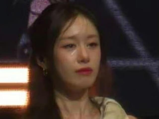 '황재균과 이혼' 지연, 얼굴에 눈물 범벅…<strong>팬미팅</strong>서 무슨 일?