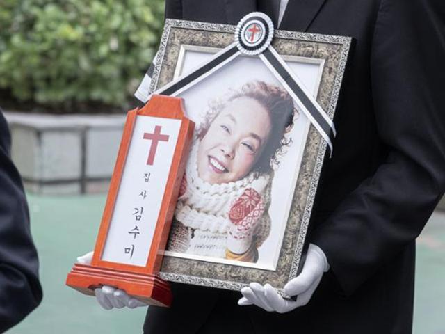 "5분만 내 얘기를 들어줘"... 故 <strong>김수미</strong>의 40여 년 일기 출간