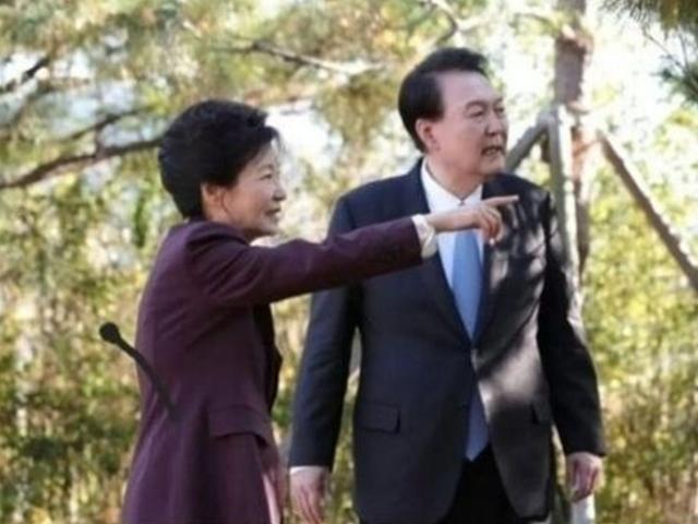 "내가 공격 지시 안했는데.." 北 김정은도 당황했다?..쏟아진 '탄핵<strong>풍자</strong> 밈'