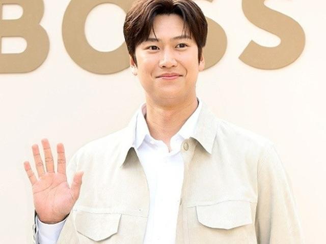 "<strong>운</strong> 좋다"VS"사유 밝혀야" 나인우, 4급 장기 대기 군 면제에 설전