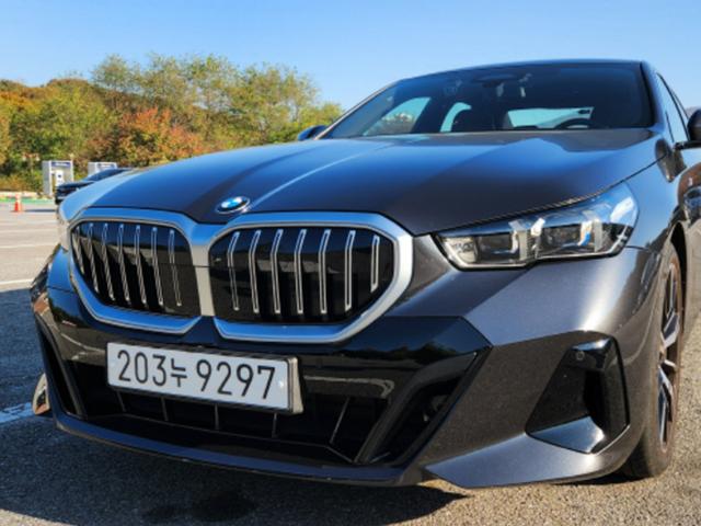 [시승기] 5시리즈, 시대 초월한 '베스트셀러' 이유…BMW 530i M spt