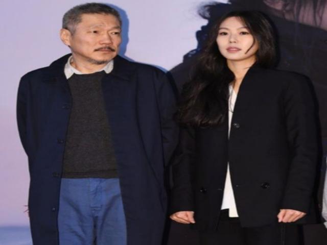 결국 카메라 피했지만..홍상수, '만삭' <strong>김민희</strong> 언급했다 '임신 얘기는 無'