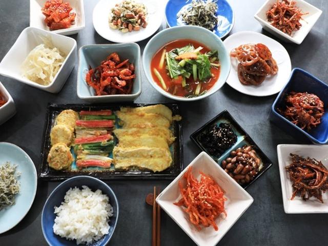 '재앙 일어날 수도..' 한국인의 밥상에 자주 올라오지만 전자레인지에 돌려 먹으면 절대 안 되는 '반찬' 세 가지