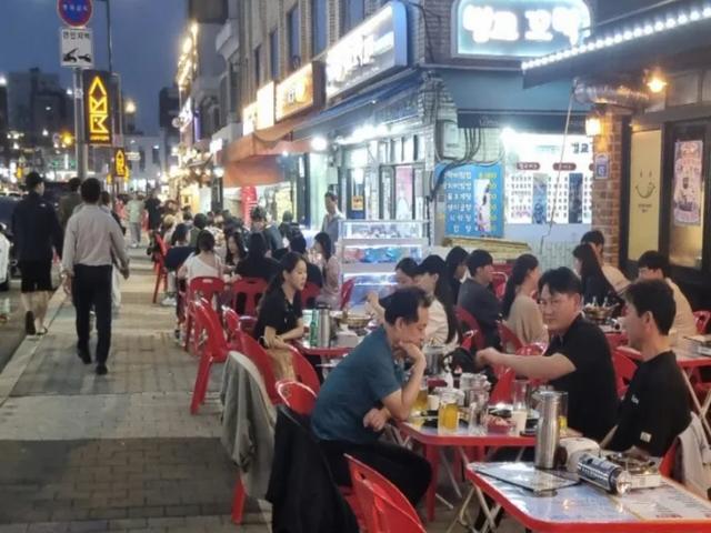 맛의 노포, 반짝이는 거리… 낭만 숨쉬는 ‘야장’에 간다