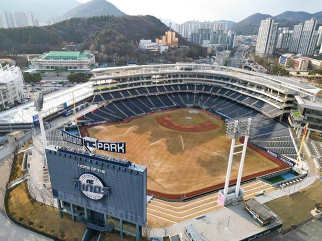 창원NC파크 구조물 추락…중상 입은 20대 여성 끝내 사망