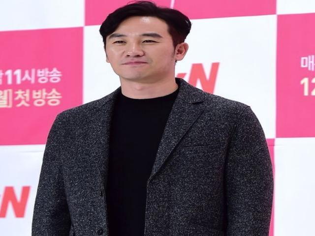 엄태웅, 9년 공백 끝내고 사진<strong>작가</strong>로 복귀 ‘개인전 개최’..♥윤혜진도 내조