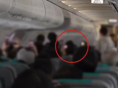 제주에서 비상구 열려 항공기 회항..."승객 난동"