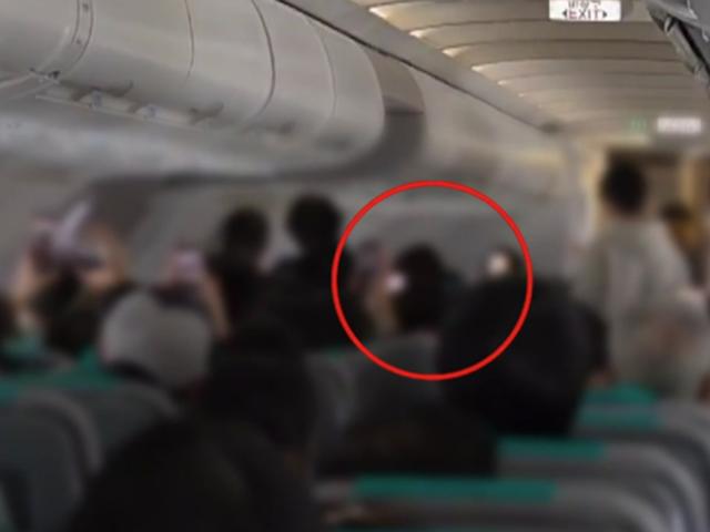 제주에서 비상구 열려 항공기 회항..."승객 난동"