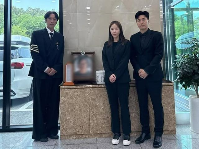 코요태=진짜 가족…빽가 모친상, 신지·김종민이 함께 했다
