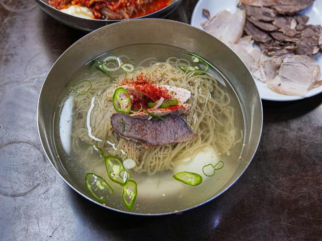 육수와 메밀면의 감동, 충무로 ‘필동면옥’