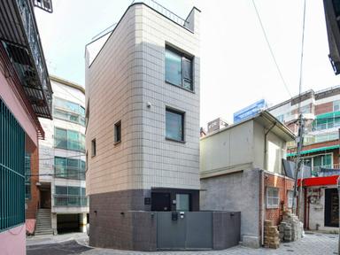 빛과 온기를 나누는 도심 속 협소주택