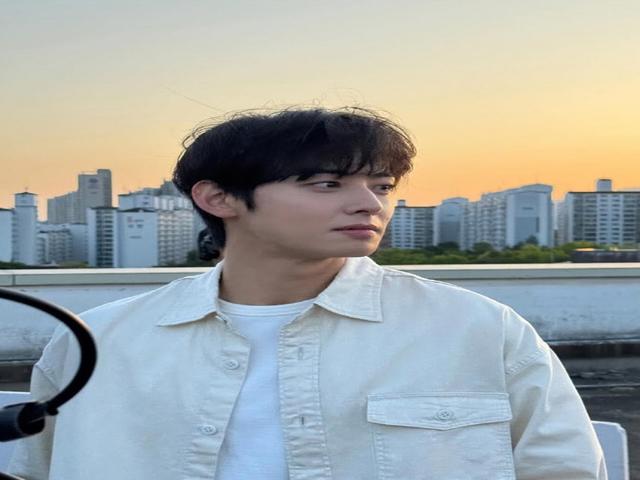 입대 앞둔 ‘슈퍼스타’ 차은우, 그의 슈퍼 SUV는 [누구차]