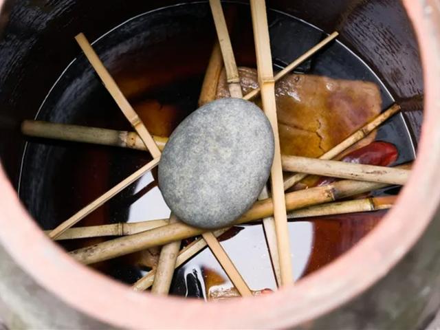 비슷하면서도 다른 한 스푼의 풍미… 한중일 간장 삼국지