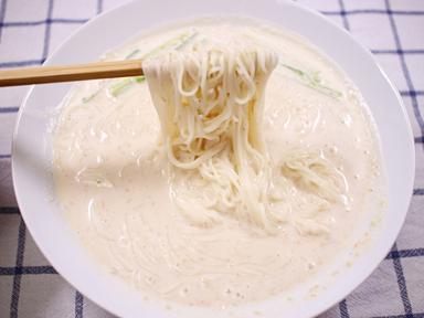 콩 하나 없이 고소한 콩국수 만들기! 맛 보면 다들 놀라요~