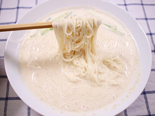 콩 하나 없이 고소한 콩국수 만들기! 맛 보면 다들 놀라요~