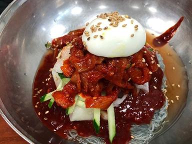 쫄깃쫄깃 매콤한 한 방, 서울 함흥냉면 맛집 BEST 5