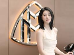 벤츠 딜러 ‘한성자동차’, 배우 임지연에 마이바흐 S 580 전달...‘컬처 보야지 x 앰버서더’