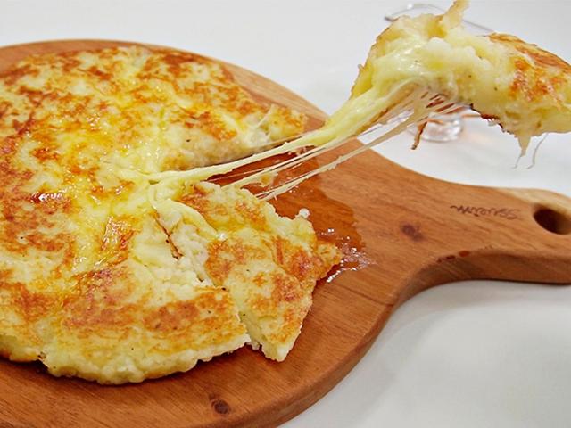 바삭한 감자 속에 치즈가 사르르~ 치즈품은감자 꼭 드셔보세요!