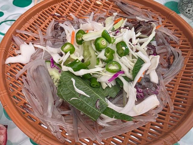 "오징어가 너무 신선해요" 아침에 잡은 신선한 오징어를 맛볼 수 있는 여행지