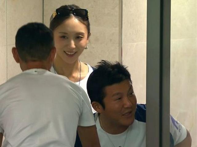 꽁꽁 숨겼던 조세호 아내 얼굴 공개됐다...174cm <strong>슈퍼모델</strong> 출신