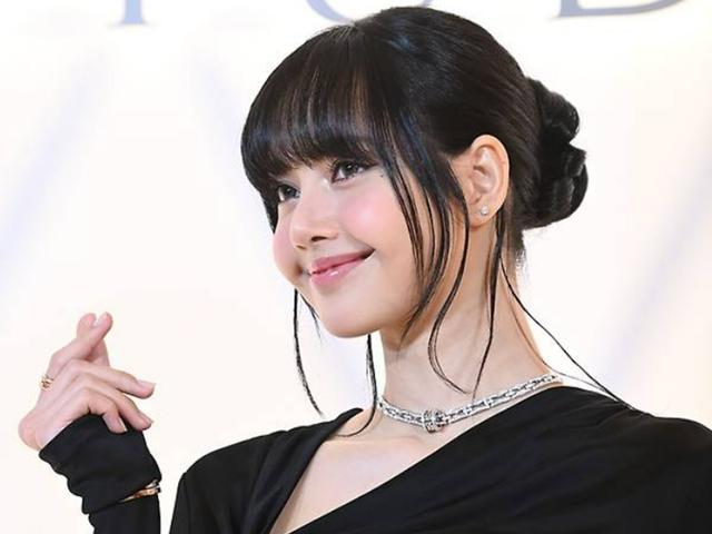 블랙핑크 리사, 노출 의상+성행위 연상 안무까지…파격 퍼포먼스에 '갑론을박'