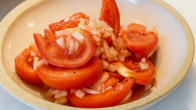 "입맛이 확 돋아나요..." 여름철에 먹기 딱 좋은 '성시경 토마토 샐러드'