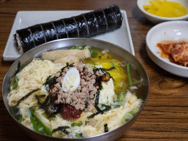 50년 된 분식집 '물쫄면'에 100년 막걸리 한 잔?