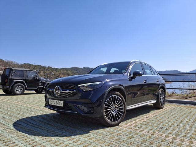 벤츠가 추구하는 ‘집 같은 편안함’의 정수…400㎞ 타보니 ‘명불허전’ [시승기 - GLC 300 4MATIC AMG 라인]