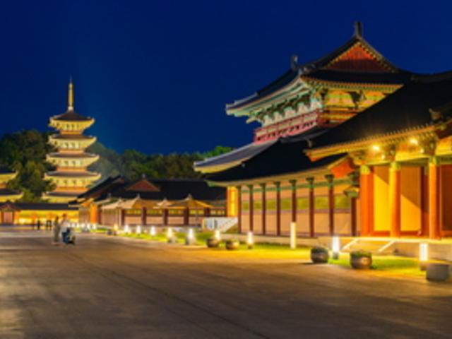 달빛을 벗 삼아 백제의 여름밤을 거닐다