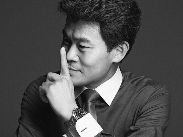 '스타 강사→극우 유튜버' 전한길 수익 정지…"찰리 커크=롤모델"