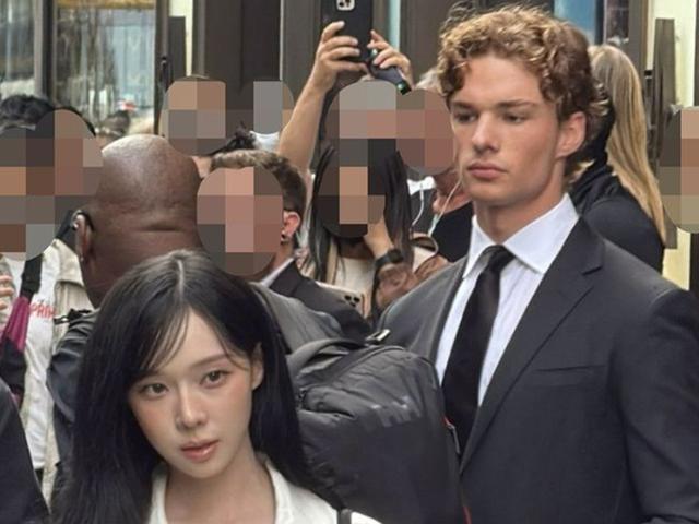 ‘잘생겨서 난리난’ 윈터 경호원, 보디가드 아니었다.."모델 활동 중"
