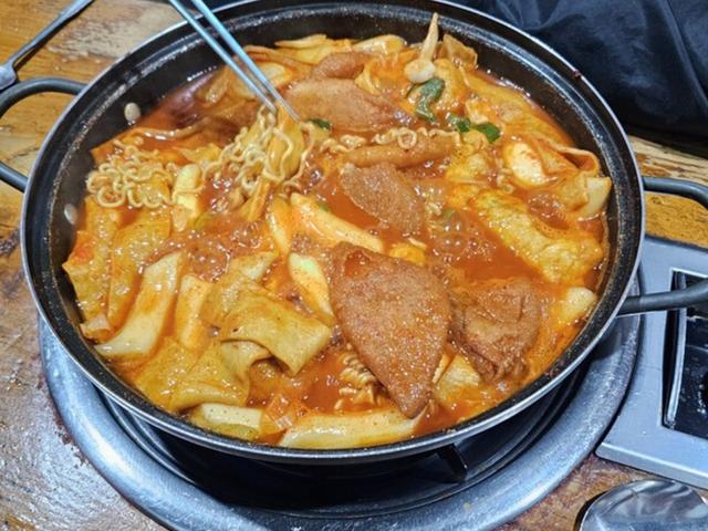 <strong>떡볶이</strong>는 "즉석 <strong>떡볶이</strong>"로만 끓여 드세요, 의사는 이렇게만 먹습니다.