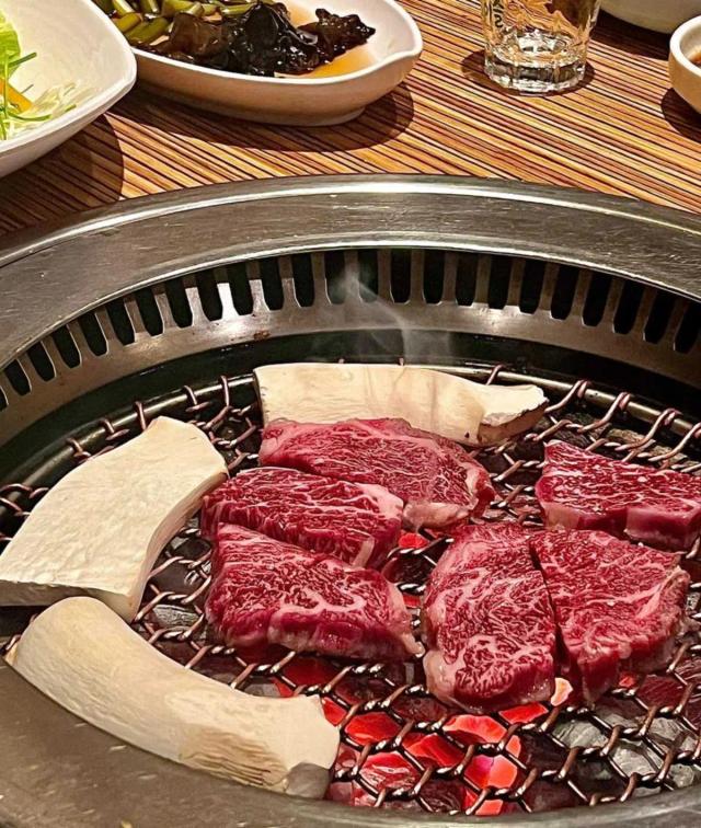 청담 새벽집 – 30년을 지켜온 한우와 해장국의 성지