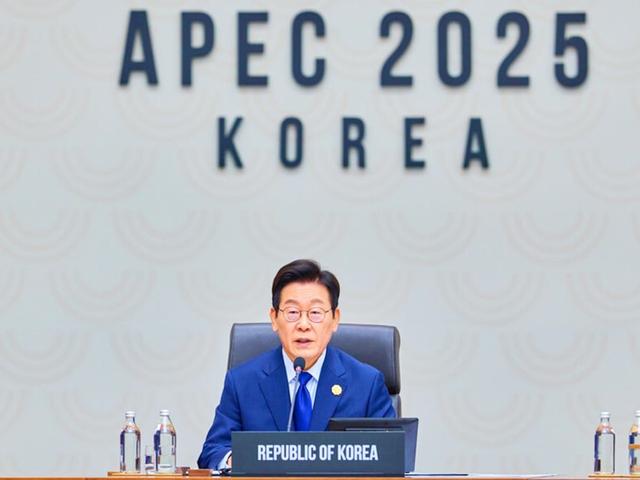 "미·중에도 안 꿀려"... APEC에 'ROK-001' 특수 번호판 달고 등장한 이재명 대통령의 '의전차'