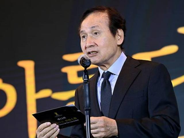 안성기, <strong>혈액</strong>암 재발 투병 중…"힘 없이 빙긋 웃어" 박중훈 밝힌 근황