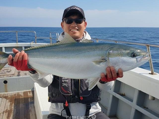 "지금부터 제철 시즌이네요" 대방어 시즌에 낚시꾼들 몰리고 있는 낚시 포인트