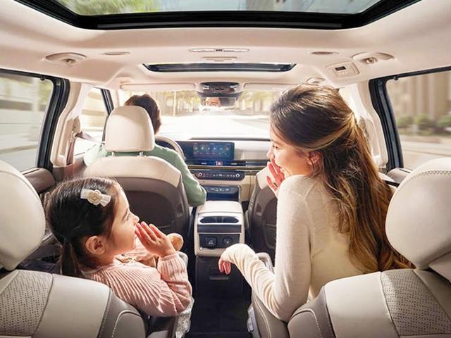 "아빠들 벌써 지갑 열고 대기 중"... 연말 역대급 할인에 '3천만 원대'까지 떨어진 <strong>국산</strong> 패밀리카