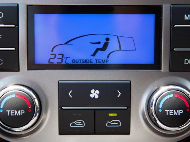 "영하의 날씨에 찬바람만 쌩쌩"... 따뜻한 바람 안 나오는 <strong>자동차</strong> 히터의 문제는 '이것'