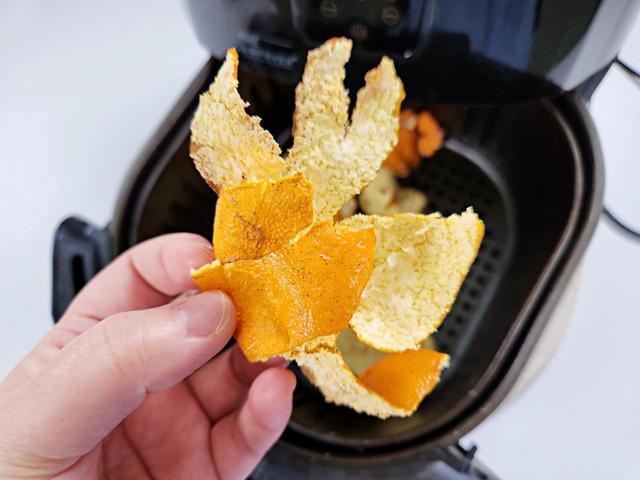 다들 버리는 귤껍질… 에어프라이어에 넣었더니?!